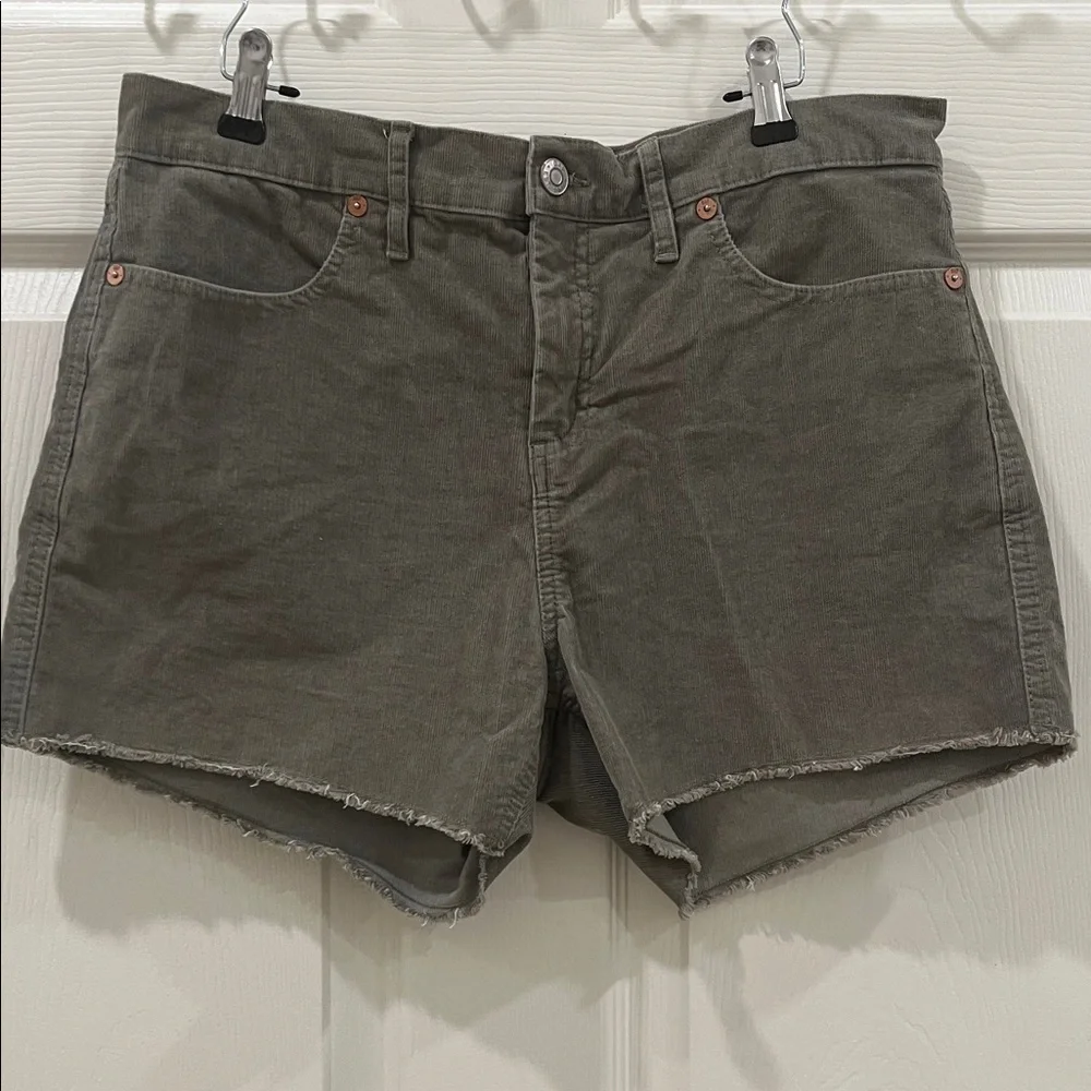 GAP Women's Light Green Jean Shorts Corduroy Women Size 8 - Picture 1 of 8